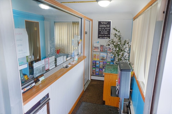 Foto van Queensize bed | niet roken - Vakantiehuis in Bay City, MI - HallReception