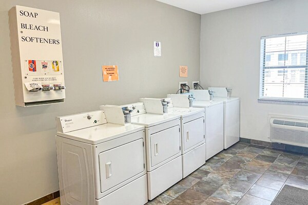 Foto van Queen Bed Met Kitchenette Niet Roken - Vakantiehuis in Beaumont TX - FloorPlan