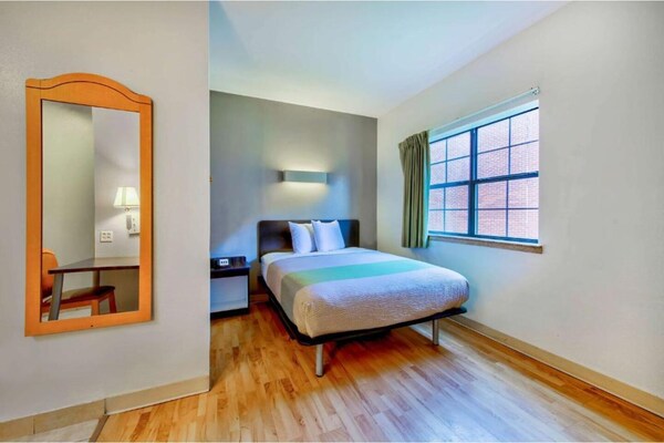 Foto van Queen Bed Met Kitchenette Roken - Vakantiehuis in Beaumont TX - BedRoom
