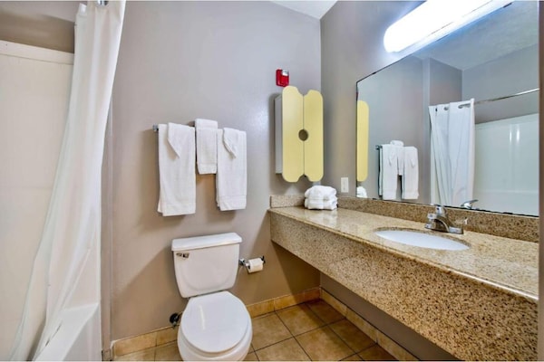 Foto van Queen Bed Met Kitchenette Roken - Vakantiehuis in Beaumont TX - BathRoom