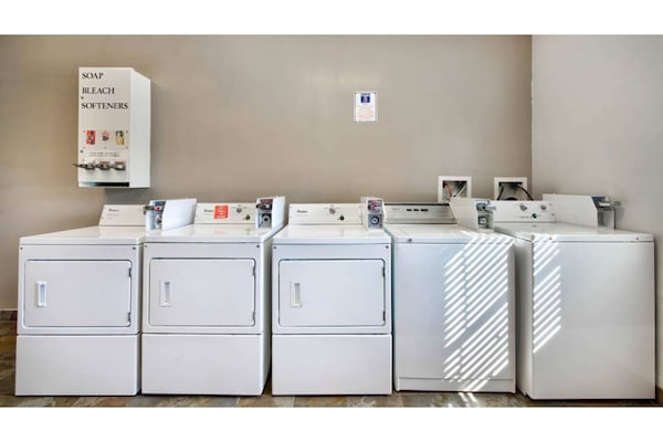 Foto van Queen Bed Met Kitchenette Roken - Vakantiehuis in Beaumont TX - Facilities