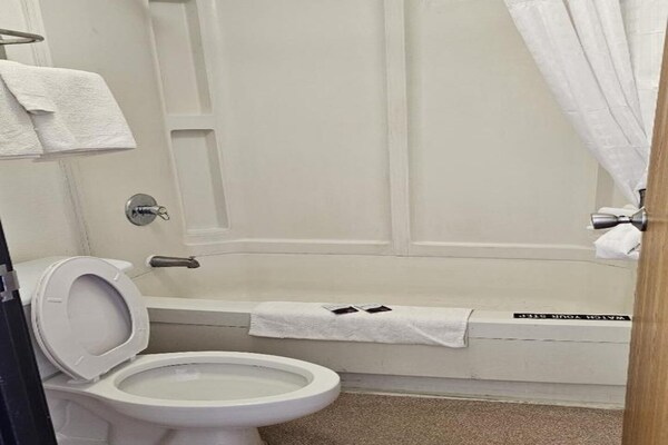 Foto van Queen Bed Niet Roken - Vakantiehuis in Brookville, OH - BathRoom
