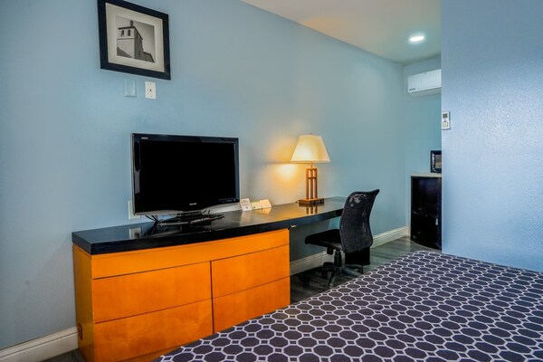 Foto van Queen Bed Niet Roken - Vakantiehuis in Buttonwillow, CA - BedRoom