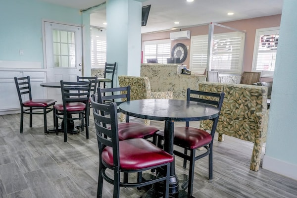 Foto van Queen Bed Niet Roken - Vakantiehuis in Buttonwillow, CA - HallReception