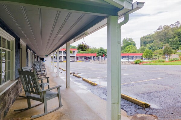 Foto van Tweepersoonsbed (queensize) met eenpersoonsbed | Bryson City - ExteriorSummer