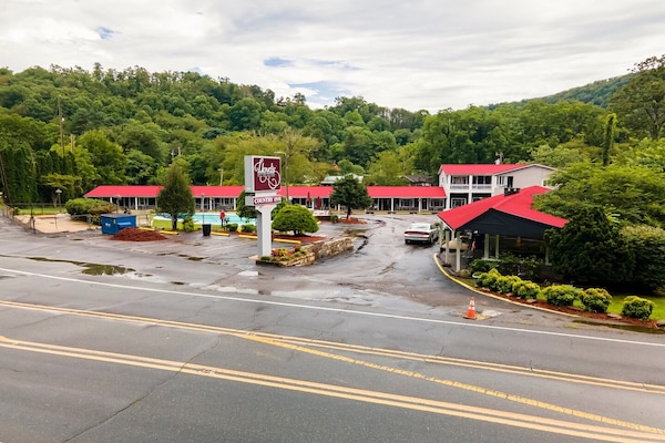 Foto van 1 Queen En 1 Twin Room Met Kitchenette - Vakantiehuis in Bryson city - ExteriorSummer