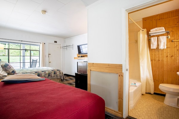 Foto van 1 Queen En 1 Twin Room Met Kitchenette - Vakantiehuis in Bryson city - BedRoom