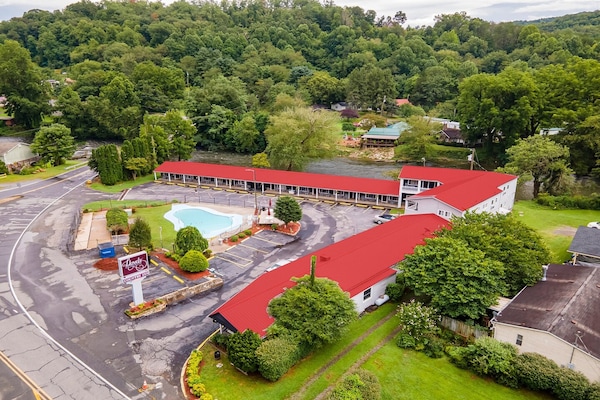 Foto van 1 Queen En 1 Twin Room Met Kitchenette - Vakantiehuis in Bryson city - ExteriorSummer