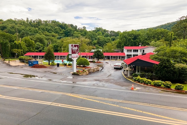 Foto van Queen Room - Riverfront - Vakantiehuis in Bryson city - ExteriorSummer