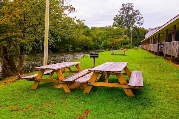 Foto van Queen Room - Riverfront - Vakantiehuis in Bryson city - GardenSummer