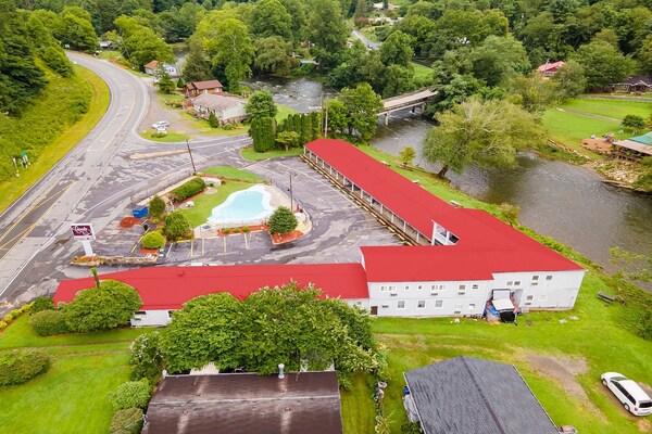 Foto van Queen Room - Riverfront - Vakantiehuis in Bryson city - ExteriorSummer