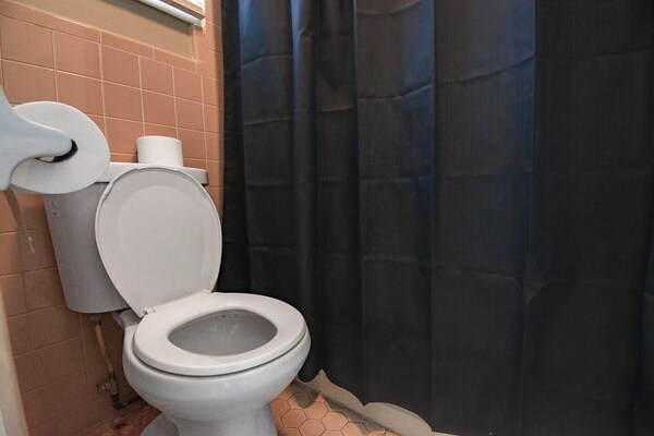 Foto van Calhoun GA | Queensize bed | Roken toegestaan - Vakantiehuis in Calhoun GA - BathRoom