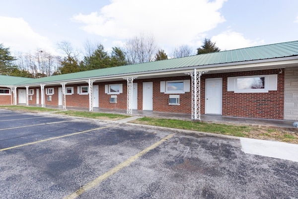 Foto van Queensize bed | Niet roken - Vakantiehuis in Cave City KY - parking