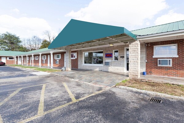 Foto van Queensize bed | Niet roken - Vakantiehuis in Cave City KY - ExteriorSummer