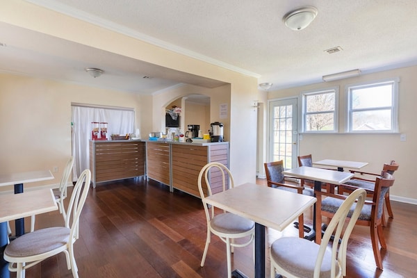 Foto van Queensize bed | Niet roken - Vakantiehuis in Cave City KY - DiningRoom