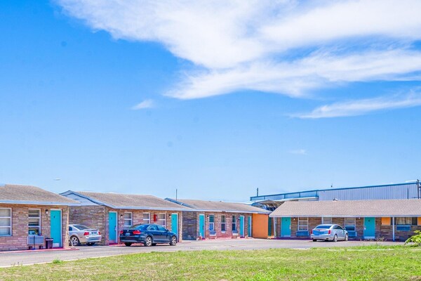 Foto van Queen Bed Met Kitchenette Non - Roken - Vakantiehuis in Corpus Christi TX - ExteriorSummer