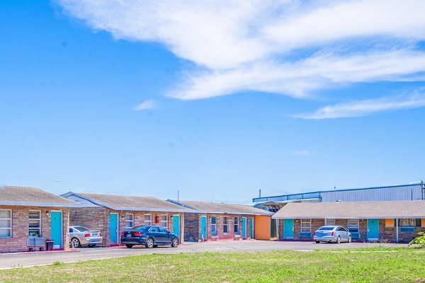 Foto van Queen Bed Niet Roken - Vakantiehuis in Corpus Christi TX - ExteriorSummer