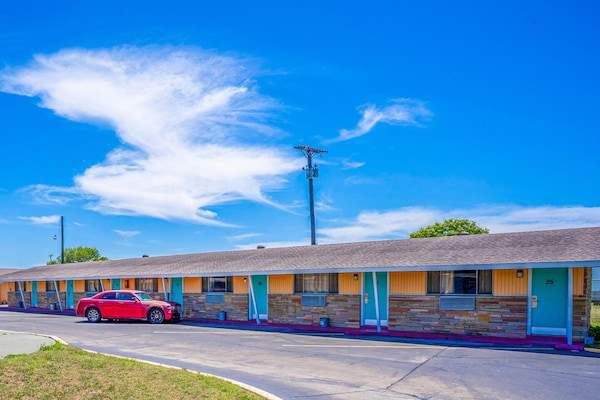 Foto van Queen Bed Niet Roken - Vakantiehuis in Corpus Christi TX - ExteriorSummer