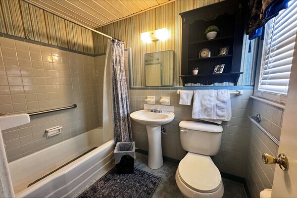 Foto van Queen Bed Niet Roken - Vakantiehuis in Chesterfield, SC - BathRoom