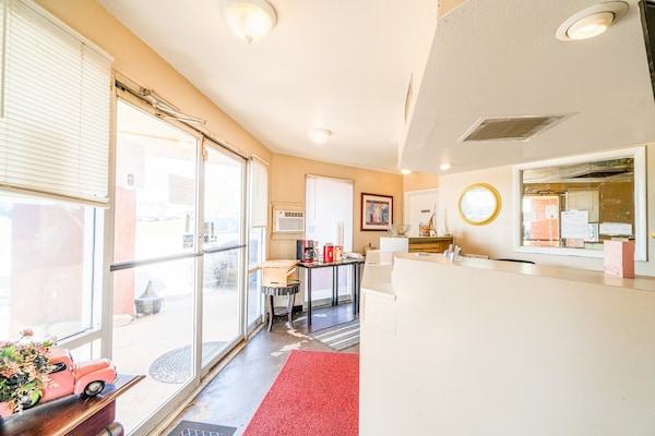 Foto van 1 Kingsize Bed En 1 Volledig Bed - Vakantiehuis in Chickasha OK - HallReception