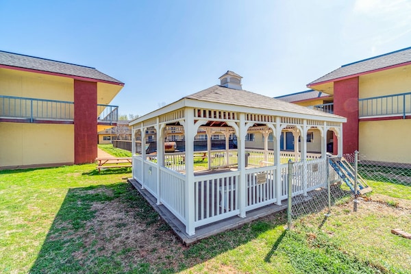 Foto van 1 Kingsize Bed En 1 Volledig Bed - Vakantiehuis in Chickasha OK - GardenSummer