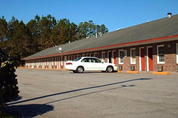 Foto van Queensize bed | Niet roken - Vakantiehuis in Ridgeland SC - parking