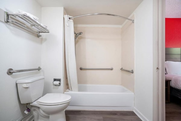 Foto van Premium kingsize bed | NSMK - Vakantiehuis in Decatur GA - BathRoom