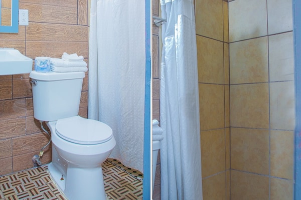 Foto van Premium tweepersoonsbed (queensize) | Rookvrij - Vakantiehuis in Decatur GA - BathRoom