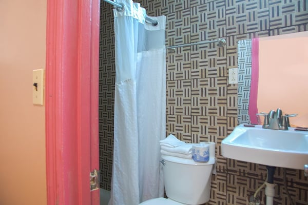 Foto van Premium tweepersoonsbed (queensize) | Rookvrij - Vakantiehuis in Decatur GA - BathRoom