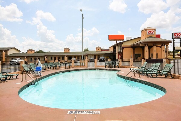 Foto van Premium kingsize bed | Texarkana TX - Vakantiehuis in Texarkana TX - Pool