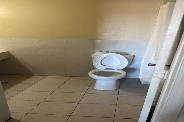 Foto van Tweepersoonsbed (queensize) | Roken mogelijk | Dallas - BathRoom