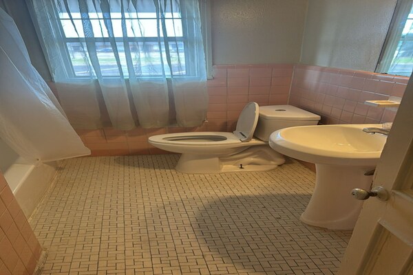 Foto van Tweepersoonsbed (queensize) | Roken mogelijk | Dallas - BathRoom