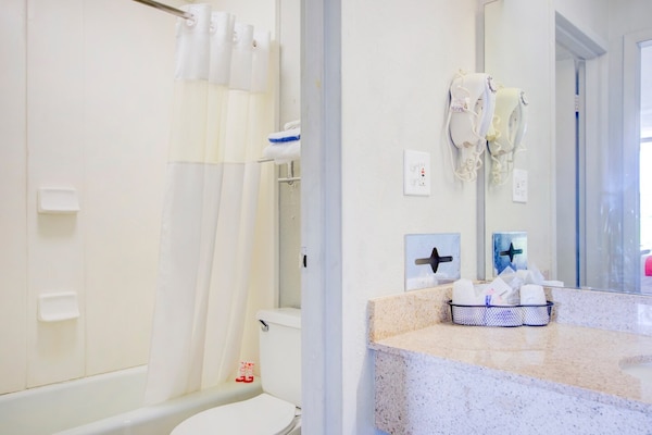Foto van Tweepersoonsbed (queensize) Niet-roken | Dundee - Vakantiehuis in Dundee FL - BathRoom
