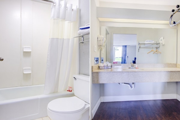 Foto van Tweepersoonsbed (queensize) Niet-roken | Dundee - Vakantiehuis in Dundee FL - BathRoom