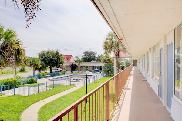 Foto van Tweepersoonsbed (queensize) Niet-roken | Dundee - Vakantiehuis in Dundee FL - TerraceBalcony
