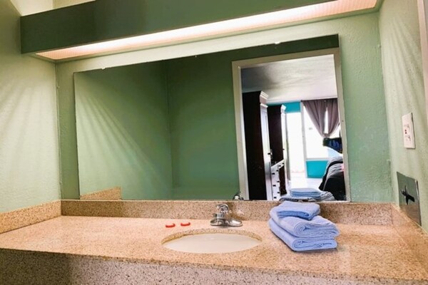 Foto van Luxe tweepersoonsbed (Queen size) | Dundee - Vakantiehuis in Dundee FL - BathRoom