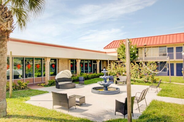 Foto van Luxe tweepersoonsbed (Queen size) | Dundee - Vakantiehuis in Dundee FL - GardenSummer