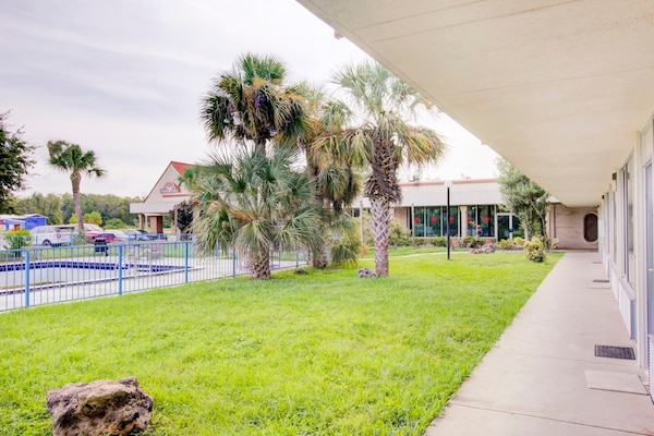 Foto van Luxe tweepersoonsbed (Queen size) | Dundee - Vakantiehuis in Dundee FL - GardenSummer