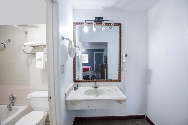 Foto van Premium tweepersoonsbed (Queensize) | Elkhart IN - Vakantiehuis in Elkhart IN - BathRoom