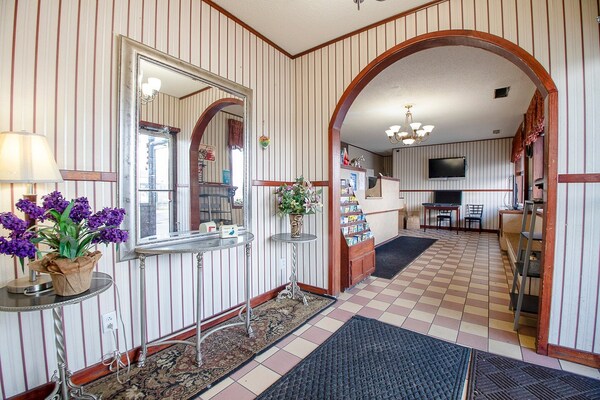 Foto van Premium kingsize bed | Daylight Inn Elkhart I-90, IN - FloorPlan