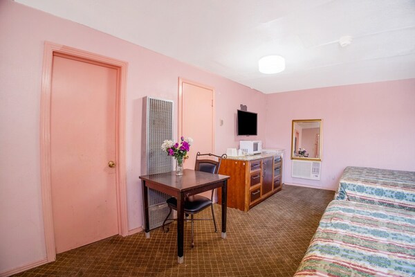 Foto van 1 Queensize Bed & 2 Tweelingbedden Niet Roken - Vakantiehuis in El Paso TX - BedRoom