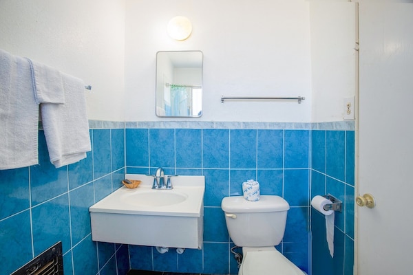 Foto van 1 Queensize Bed & 2 Tweelingbedden Niet Roken - Vakantiehuis in El Paso TX - BathRoom