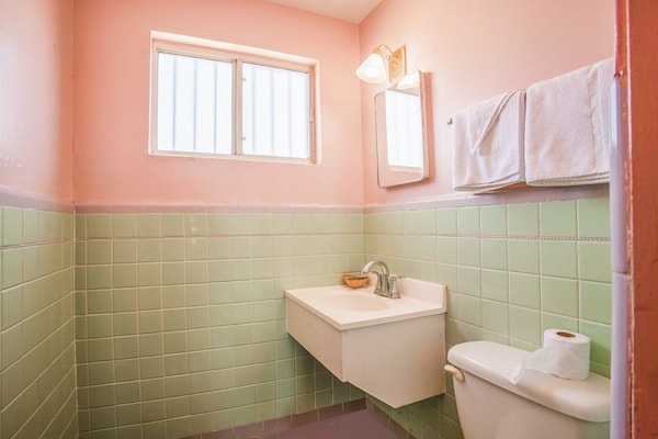 Foto van 1 Queensize Bed & 2 Tweelingbedden Niet Roken - Vakantiehuis in El Paso TX - BathRoom