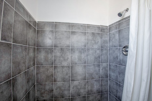 Foto van Queen Bed Niet Roken - Vakantiehuis in El Paso TX - BathRoom