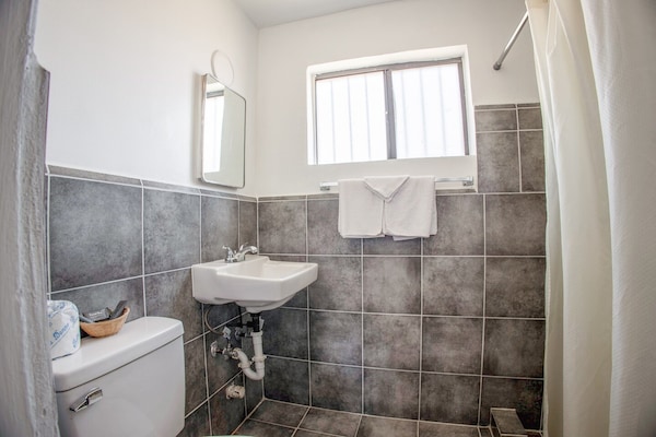 Foto van Queen Bed Niet Roken - Vakantiehuis in El Paso TX - BathRoom