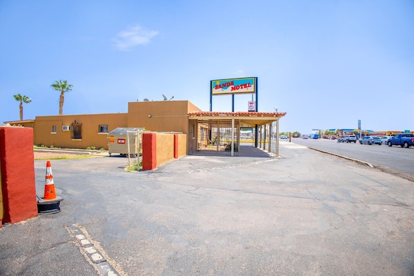 Foto van Queen Bed Niet Roken - Vakantiehuis in El Paso TX - ExteriorSummer