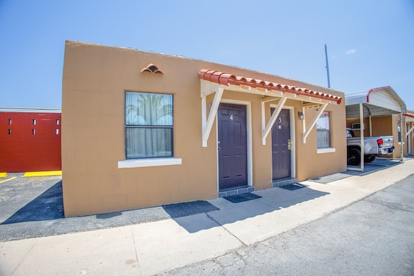 Foto van Queen Bed Niet Roken - Vakantiehuis in El Paso TX - FloorPlan