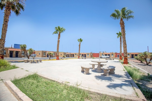 Foto van Queen Bed Niet Roken - Vakantiehuis in El Paso TX - ExteriorSummer