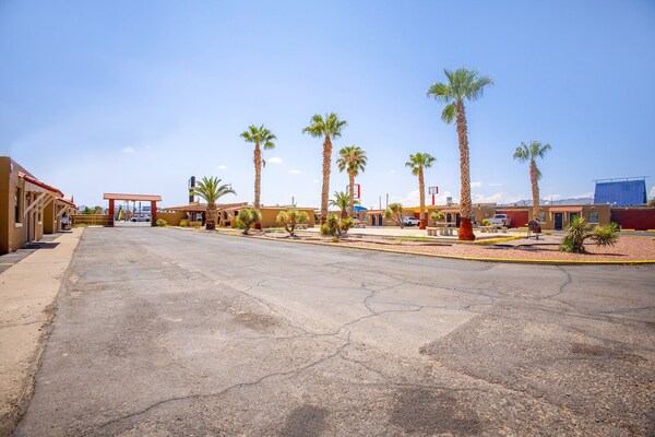 Foto van Queen Bed Niet Roken - Vakantiehuis in El Paso TX - ExteriorSummer