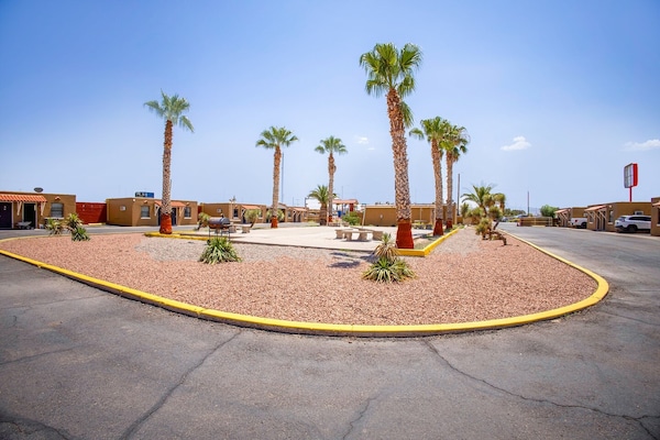 Foto van Queen Bed Niet Roken - Vakantiehuis in El Paso TX - ExteriorSummer
